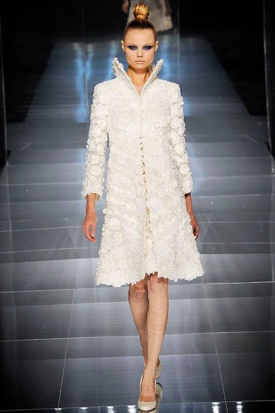Look 10